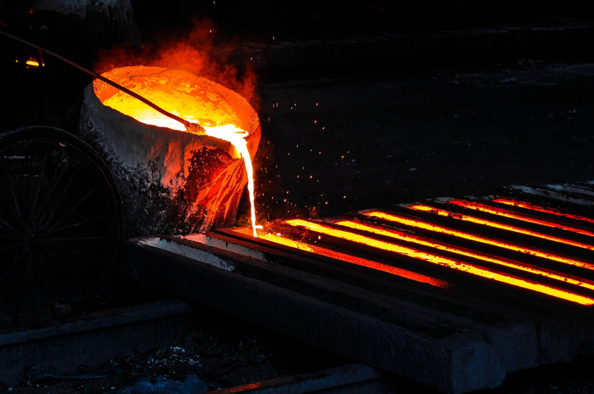 foundry pouring molten metal
